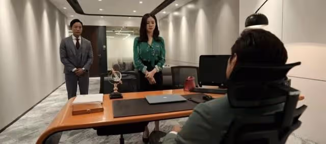 尺度大膽!TVB前男星與港姐天台演親熱戲,肉色內褲上陣直呼尷尬