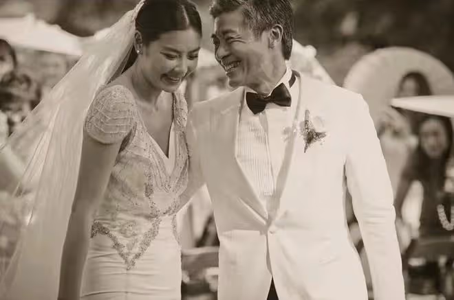 黎明前妻曬定居美國生活,富豪老公滿頭白髮,小洋樓華麗金光燦燦