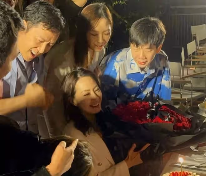 曝甄子丹女兒考進世界名校!18歲膚白貌美賽明星,一年學費近30萬