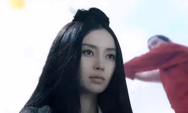 陳坤白宇新劇定檔，Baby演病嬌美人遭嘲，海報都不敢帶她