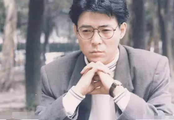 他是紅極一時歌手…媽媽「苦撐家計過勞離開」負債破產「妻子相伴30年」60歲一家三口苦盡甘來