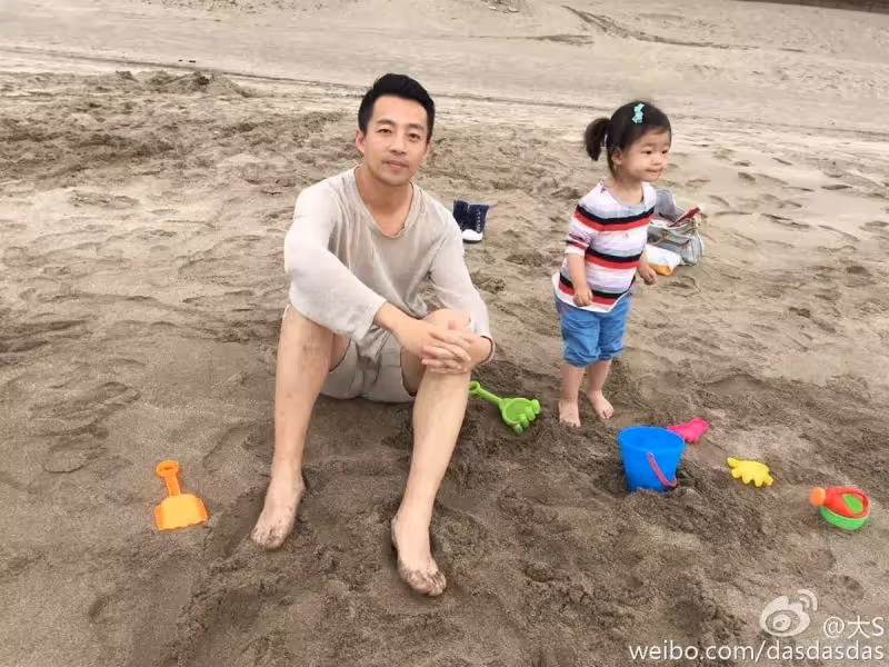 難怪大S有「再婚」勇氣!具俊曄見孩子兩眼放光,抱孩子都提前洗手,網友:汪小菲放心了