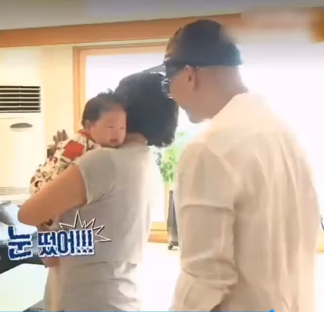 難怪大S有「再婚」勇氣!具俊曄見孩子兩眼放光,抱孩子都提前洗手,網友:汪小菲放心了