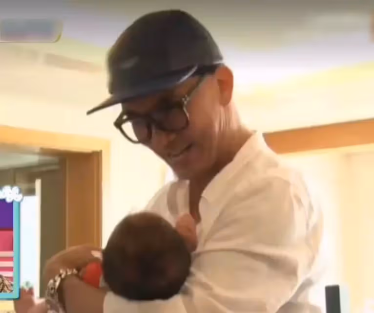 難怪大S有「再婚」勇氣!具俊曄見孩子兩眼放光,抱孩子都提前洗手,網友:汪小菲放心了