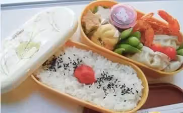 我懷孕帶午餐上班,一天拿錯了婆婆給小姑子的盒飯,打開盒飯我紅了眼