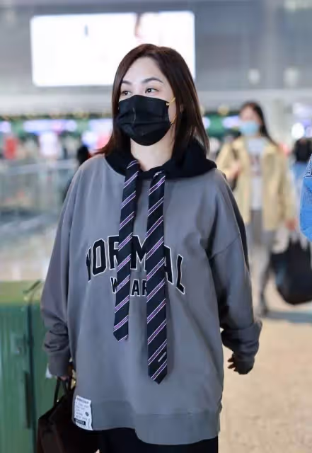 39歲阿嬌有顏就是任性，「上松下松」很拉垮，顯胖又顯矮女神形象全無，網：還好顏值高撐住了