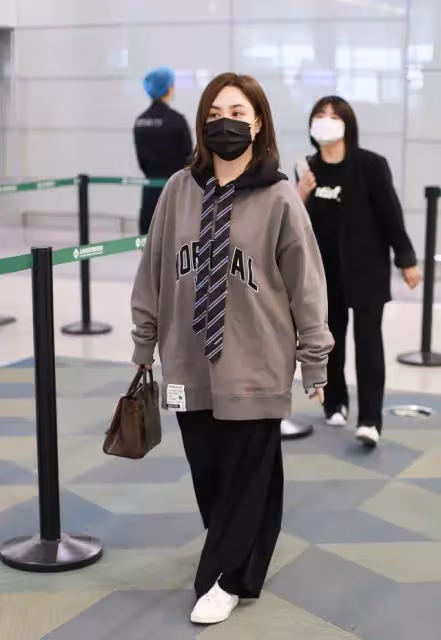 39歲阿嬌有顏就是任性，「上松下松」很拉垮，顯胖又顯矮女神形象全無，網：還好顏值高撐住了