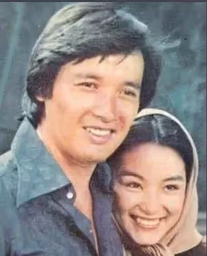 他是70年代「瓊瑤劇的第一美男」，曾是鄧麗君、林青霞舊愛，如今甘願「修馬桶度日」活出自我！