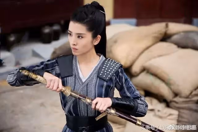 趙麗穎為了「這位男星」淚崩!昔日無人問津的她,7年後終於報了這「一飯之恩」!