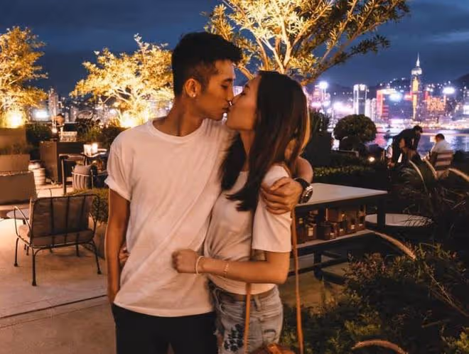 李麗珍女兒與富二代出遊，穿運動背心大秀身材，24歲追求者不斷