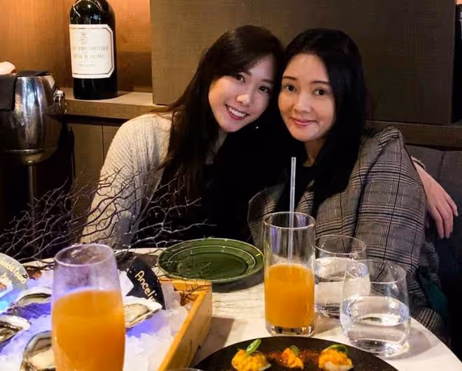 李麗珍女兒與富二代出遊，穿運動背心大秀身材，24歲追求者不斷