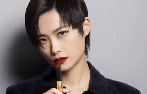 李宇春：曾幫助倪妮為肖戰仗義執言，卻因何潔結婚被送上熱搜
