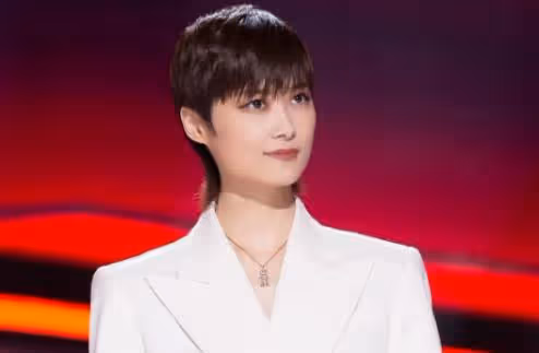 李宇春：曾幫助倪妮為肖戰仗義執言，卻因何潔結婚被送上熱搜