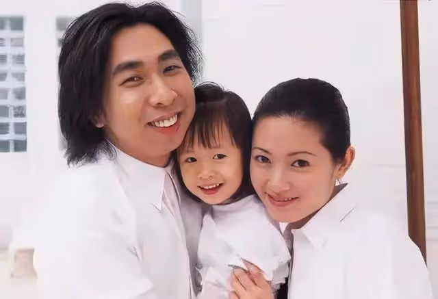 24歲著名星二代宣布做網紅,母親由玉女變艷星,曾反對女兒入行