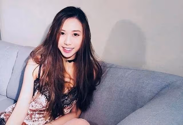 24歲著名星二代宣布做網紅,母親由玉女變艷星,曾反對女兒入行