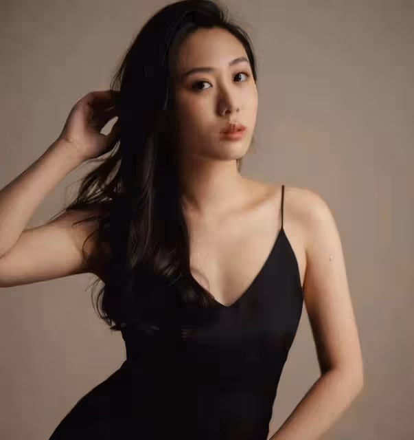 24歲著名星二代宣布做網紅,母親由玉女變艷星,曾反對女兒入行
