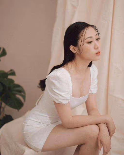 24歲著名星二代宣布做網紅,母親由玉女變艷星,曾反對女兒入行