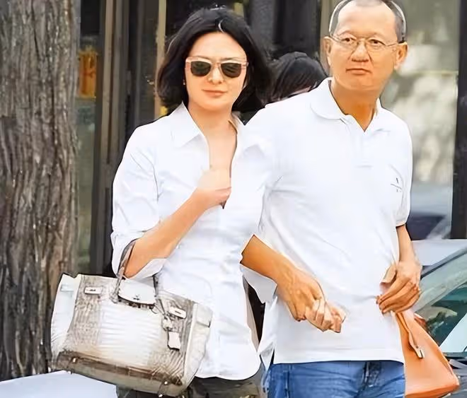 關之琳前夫新戀情曝光!小30歲女友身材出眾,疑似已生育1歲女兒