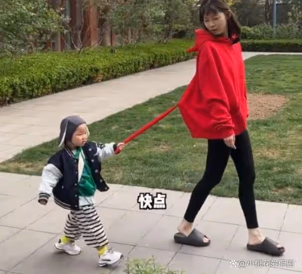 屁桃琪琪攤上事兒了？網紅痞幼愛上「乾兒子」，網友：裝模作樣
