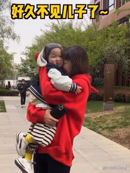 屁桃琪琪攤上事兒了？網紅痞幼愛上「乾兒子」，網友：裝模作樣