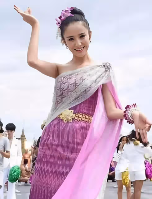 baby傣服造型曝光,5小時上百萬人瀏覽,離開黃曉明的她人氣仍飆升