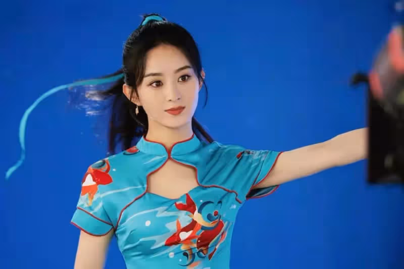 趙麗穎俠女造型美到開掛,穿「鏤空古風旗袍」大秀好身材,氣場變好強!