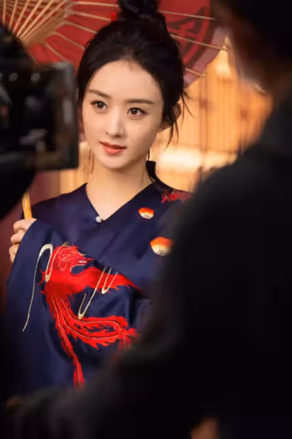趙麗穎俠女造型美到開掛,穿「鏤空古風旗袍」大秀好身材,氣場變好強!