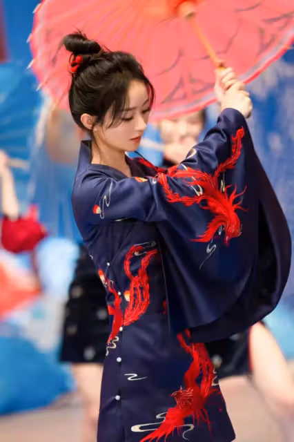 趙麗穎俠女造型美到開掛,穿「鏤空古風旗袍」大秀好身材,氣場變好強!