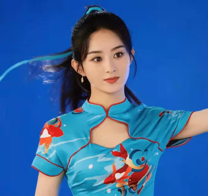 趙麗穎俠女造型美到開掛,穿「鏤空古風旗袍」大秀好身材,氣場變好強!