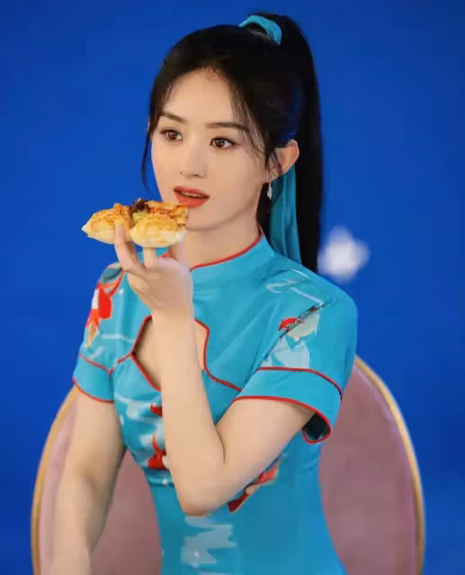 趙麗穎俠女造型美到開掛,穿「鏤空古風旗袍」大秀好身材,氣場變好強!