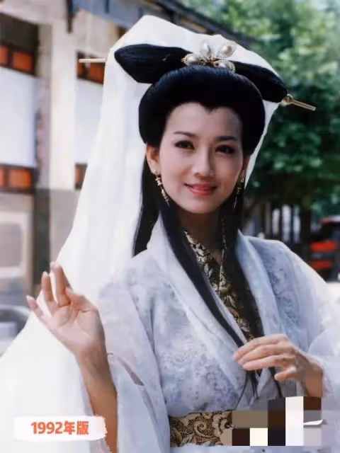 7位白娘子大比拼,最美竟然不是趙雅芝,劉亦菲、李若彤太驚艷