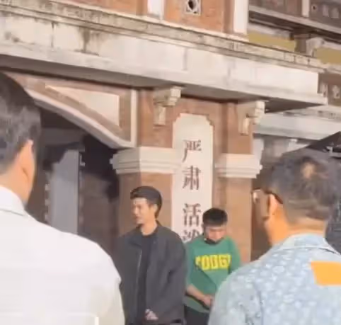 《暮色心約》殺青路透流出,任嘉倫大背頭引爭議