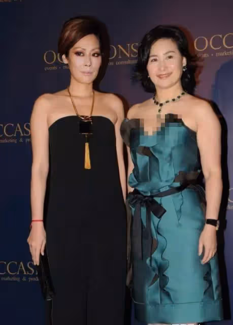 何超瓊近照曝光,「肉感身材」穿抹胸裙真有優勢,太有豪門氣質,網友:與生俱來的美感