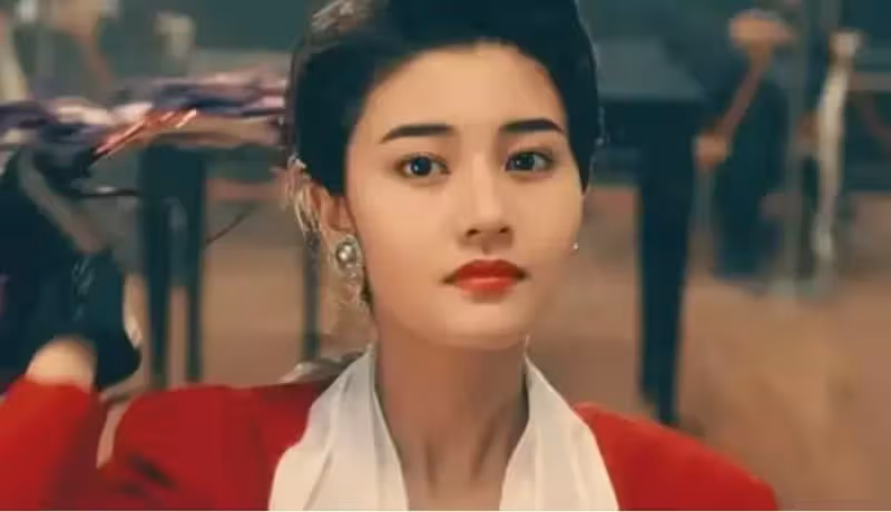 李嘉欣穿運動服山路上跑步,素顏自然大方,身材下垂的特別真實!