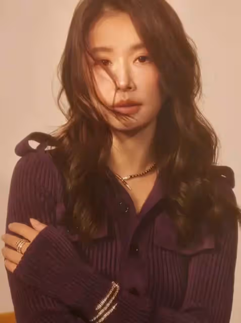 45歲林心如罕見炫美腿!一雙筆直小腿毫無贅肉,「腳背紋身」十分搶眼,網友驚訝:竟然還有叛逆個性的一面