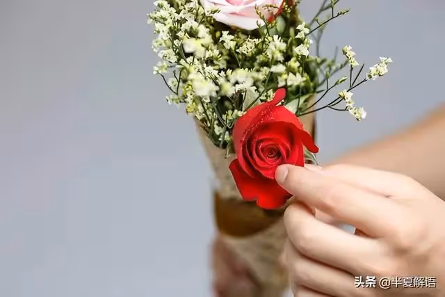 房不加名丈夫強制AA,三年後爆發:娃不生公婆不養,發工資跑娘家