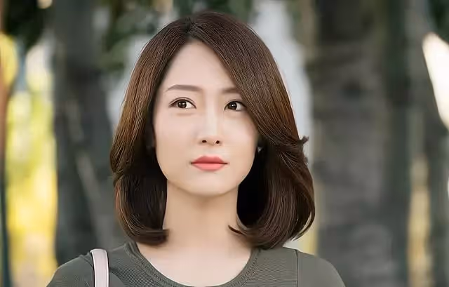 「她在嗎」老公半夜收到閨蜜消息,我替他回覆:我老婆不在,來我家