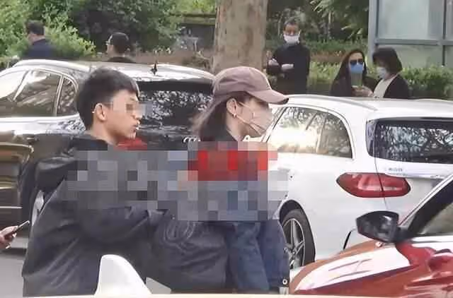 白百何小腹微凸被疑懷三胎 她的二胎生父是誰?