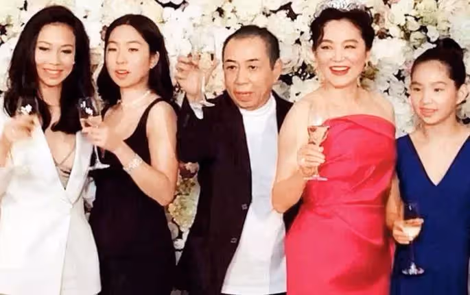 林青霞女兒大氣,邱淑貞女兒清純靚麗,鐘鎮濤女兒俏皮可愛,看到鄭佩佩女兒,網友:驚豔眾人!