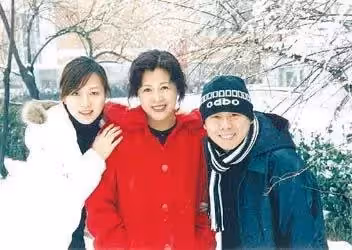 林青霞女兒大氣,邱淑貞女兒清純靚麗,鐘鎮濤女兒俏皮可愛,看到鄭佩佩女兒,網友:驚豔眾人!