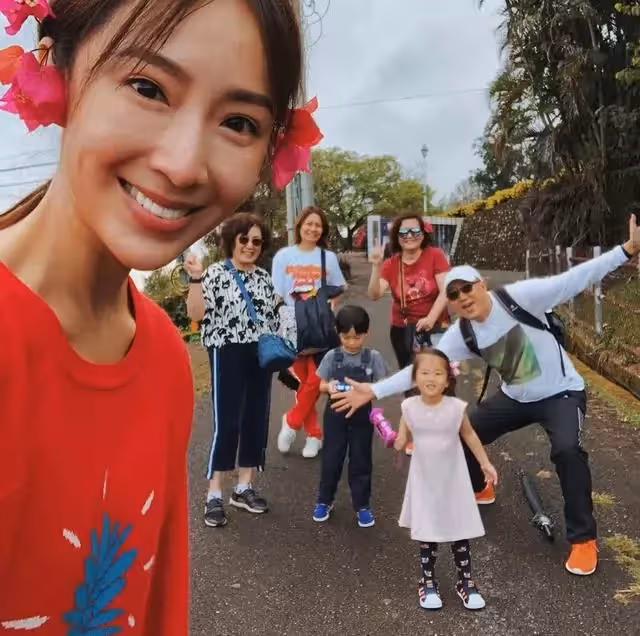 隋棠兒女「遺傳父母甜酒窩」拍照姿勢超專業!新年全家登山「40歲仍美成少女」網讚:真的嫁對人