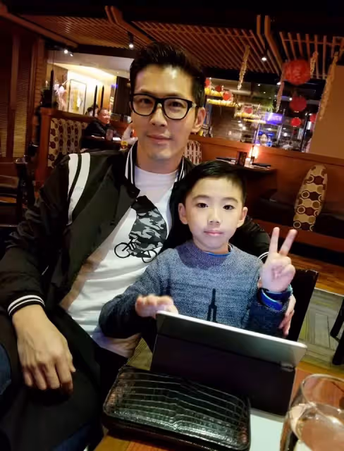 母兼差養3子女!黃少祺心疼「媽媽50歲前沒笑過」花10年學孝順「曾自卑出身單親」靠出道翻轉人生