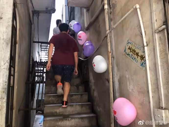 苦尋13年!女兒5歲走失「如今18歲成美國學霸」 跨國尋親淚喊:你就是我的父親