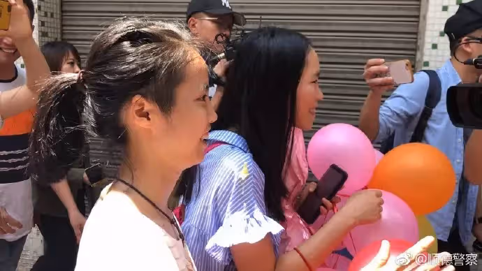 苦尋13年!女兒5歲走失「如今18歲成美國學霸」 跨國尋親淚喊:你就是我的父親