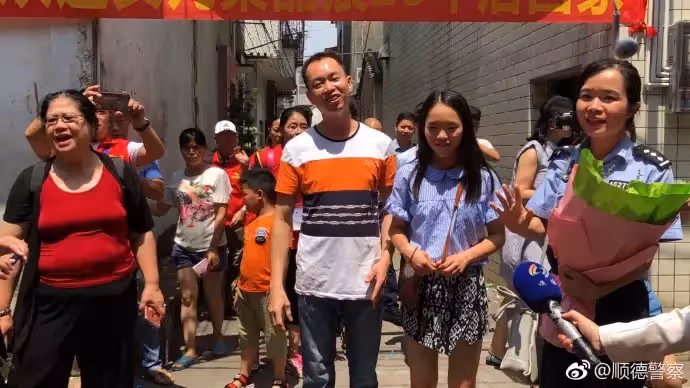 苦尋13年!女兒5歲走失「如今18歲成美國學霸」 跨國尋親淚喊:你就是我的父親