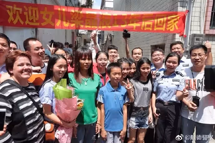 苦尋13年!女兒5歲走失「如今18歲成美國學霸」 跨國尋親淚喊:你就是我的父親