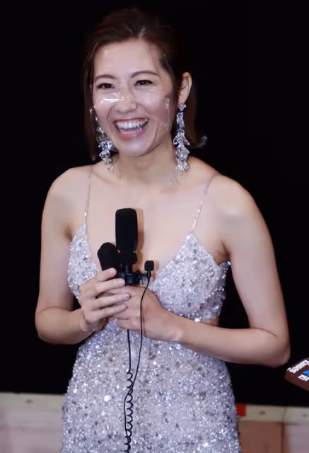 直認好激烈！TVB知名女星與小生搭檔拍激吻戲，太投入險撞爆牙齒
