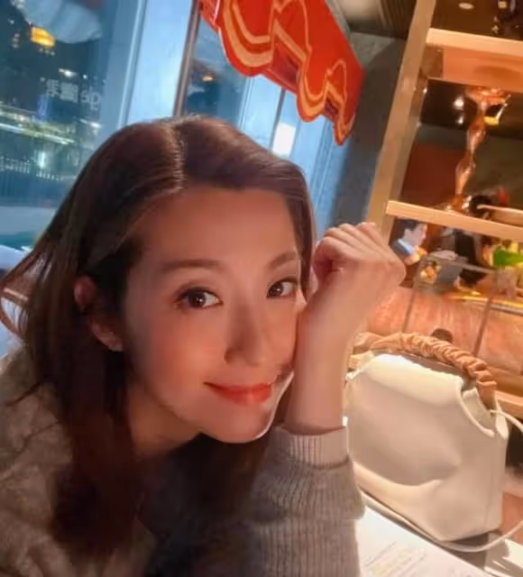 直認好激烈！TVB知名女星與小生搭檔拍激吻戲，太投入險撞爆牙齒