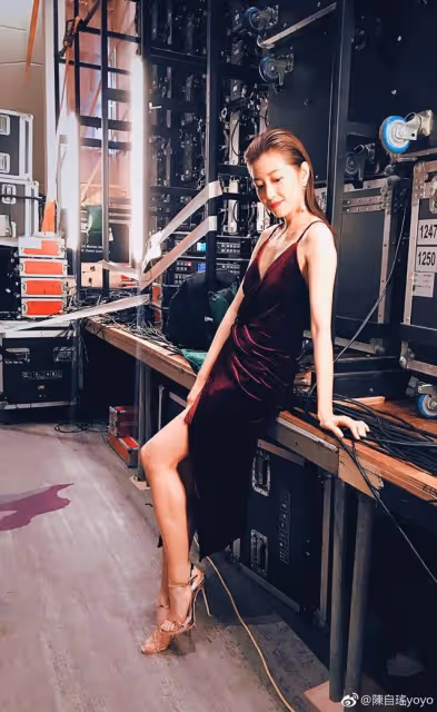 直認好激烈！TVB知名女星與小生搭檔拍激吻戲，太投入險撞爆牙齒