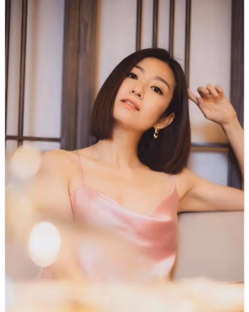 直認好激烈！TVB知名女星與小生搭檔拍激吻戲，太投入險撞爆牙齒